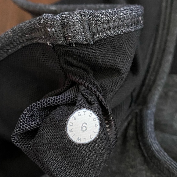 Lululemon Power Pose Tank *Light Support For A/B Cup Heathered Black Size 6 - Picture 4 of 4